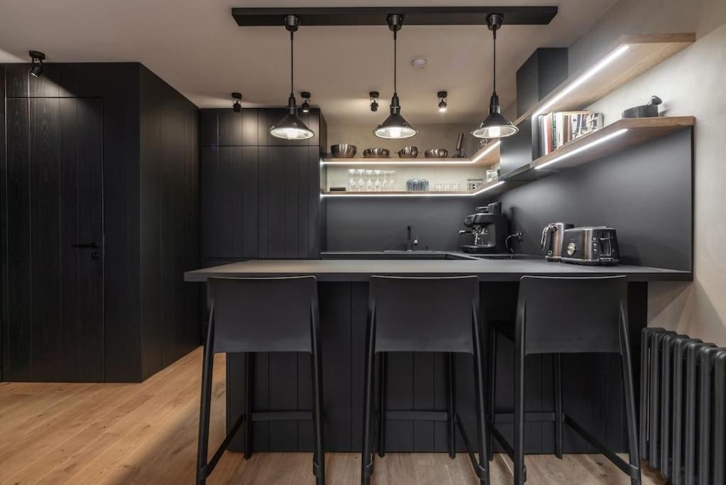 3 Storey Apartment With A Character And A Terrace Riga Exterior photo