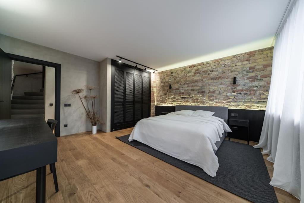 3 Storey Apartment With A Character And A Terrace Riga Exterior photo
