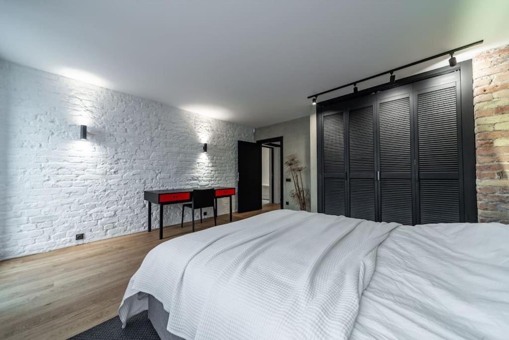 3 Storey Apartment With A Character And A Terrace Riga Exterior photo