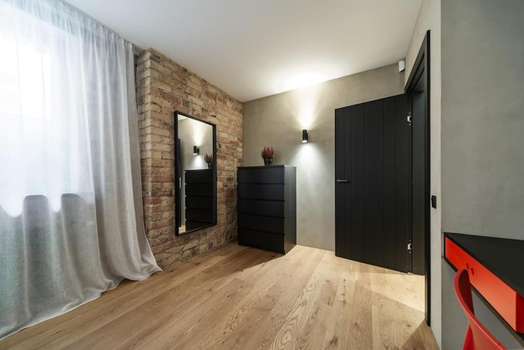 3 Storey Apartment With A Character And A Terrace Riga Exterior photo